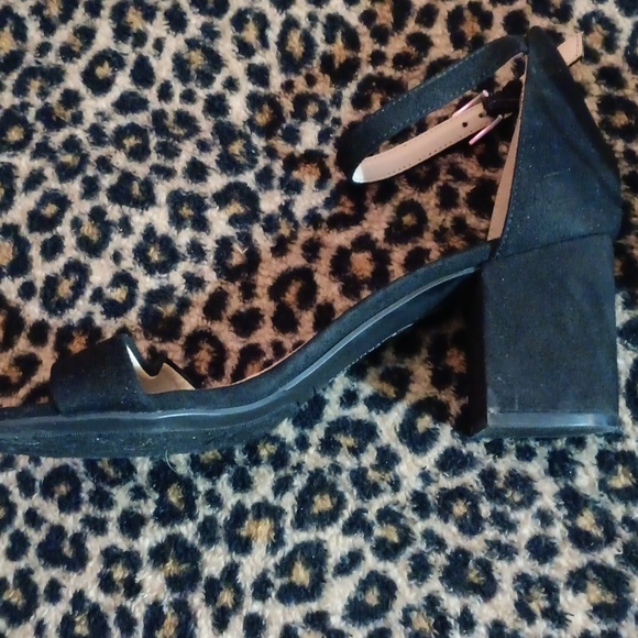 NWOT CL by Laundry Heels Size 9M - Picture 3 of 7